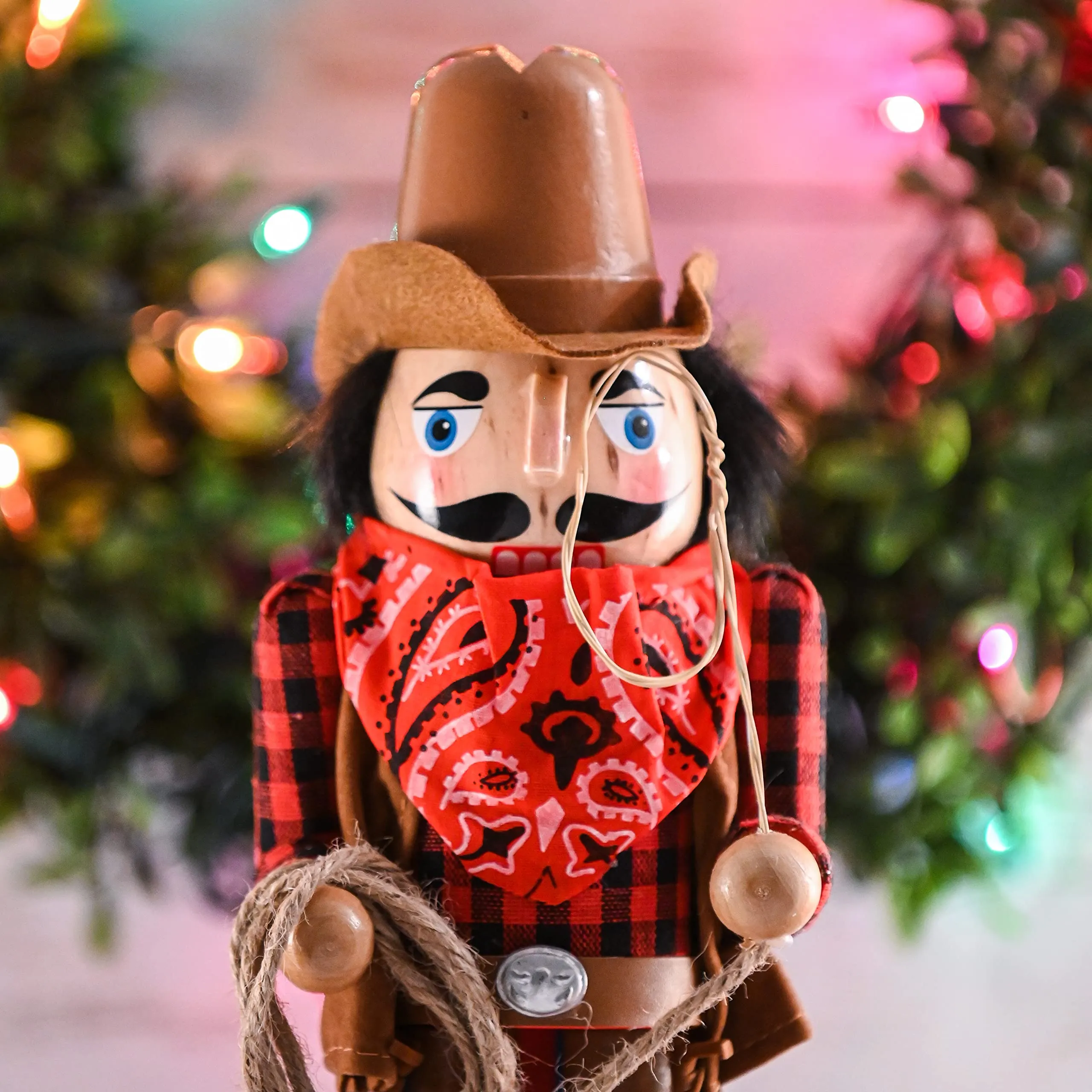 Christmas Western Cowboy Nutcracker – Brown and Red Wooden Nutcracker Cow Boy with a Rope and Lasso Xmas Themed Holiday Nut Cracker Doll Figure Decorations